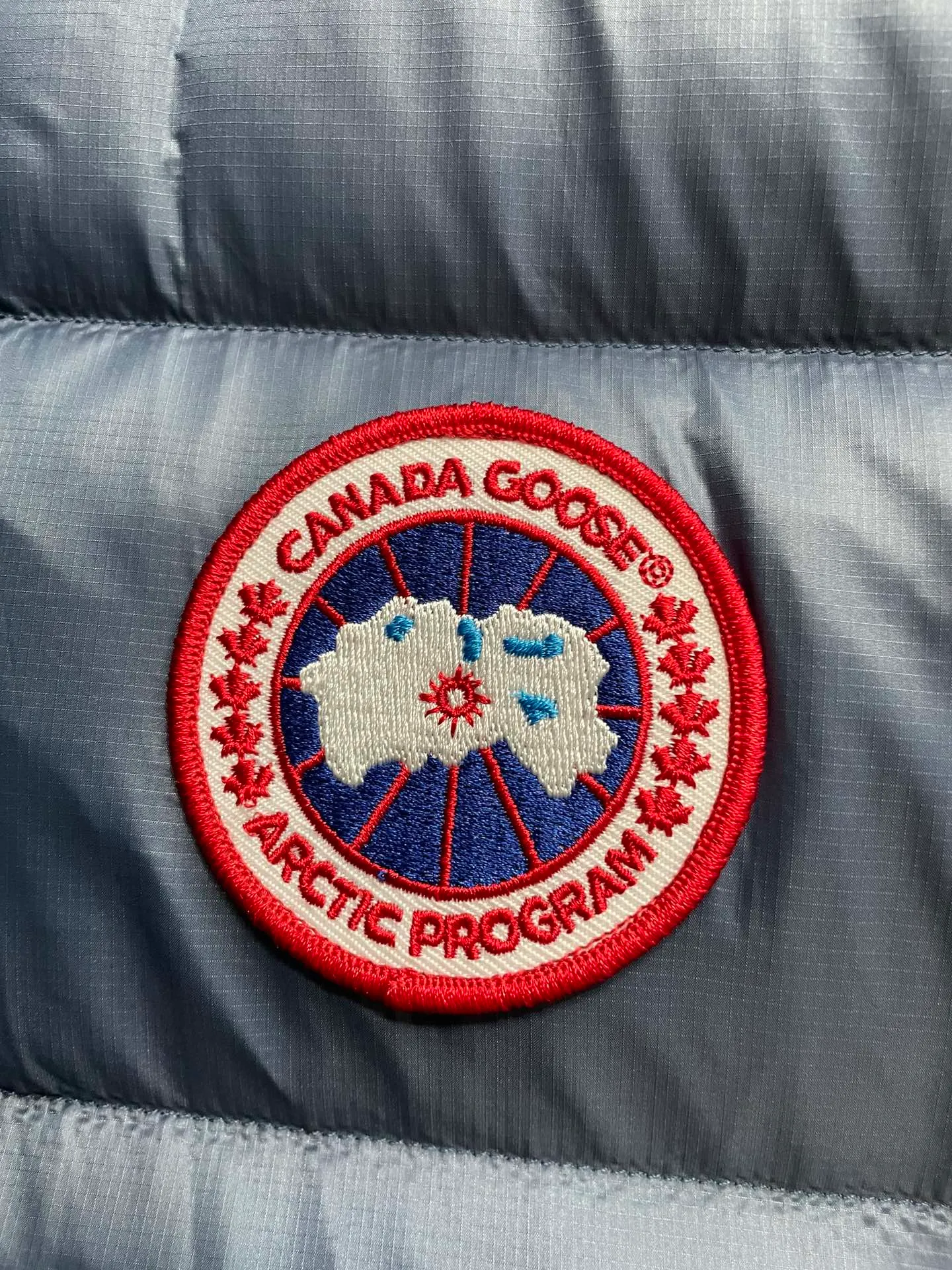 P560 Canadian brand CanadaGoose men's and women's CROFTON lightweight down vest 2229M DWR water-repellent treatment WindWall windproof fabric 700 fleece filling original mold opening details one to one production The upper body effect is stunning Exclusively available on the Xiaohongshu purchasing platform The highest version on the market Size: XS S M L XL XXL
